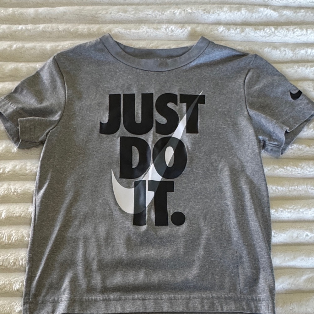Boys Nike dri-fit t-shirt